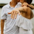 Как да предложим брак с пръстен от мойсант?